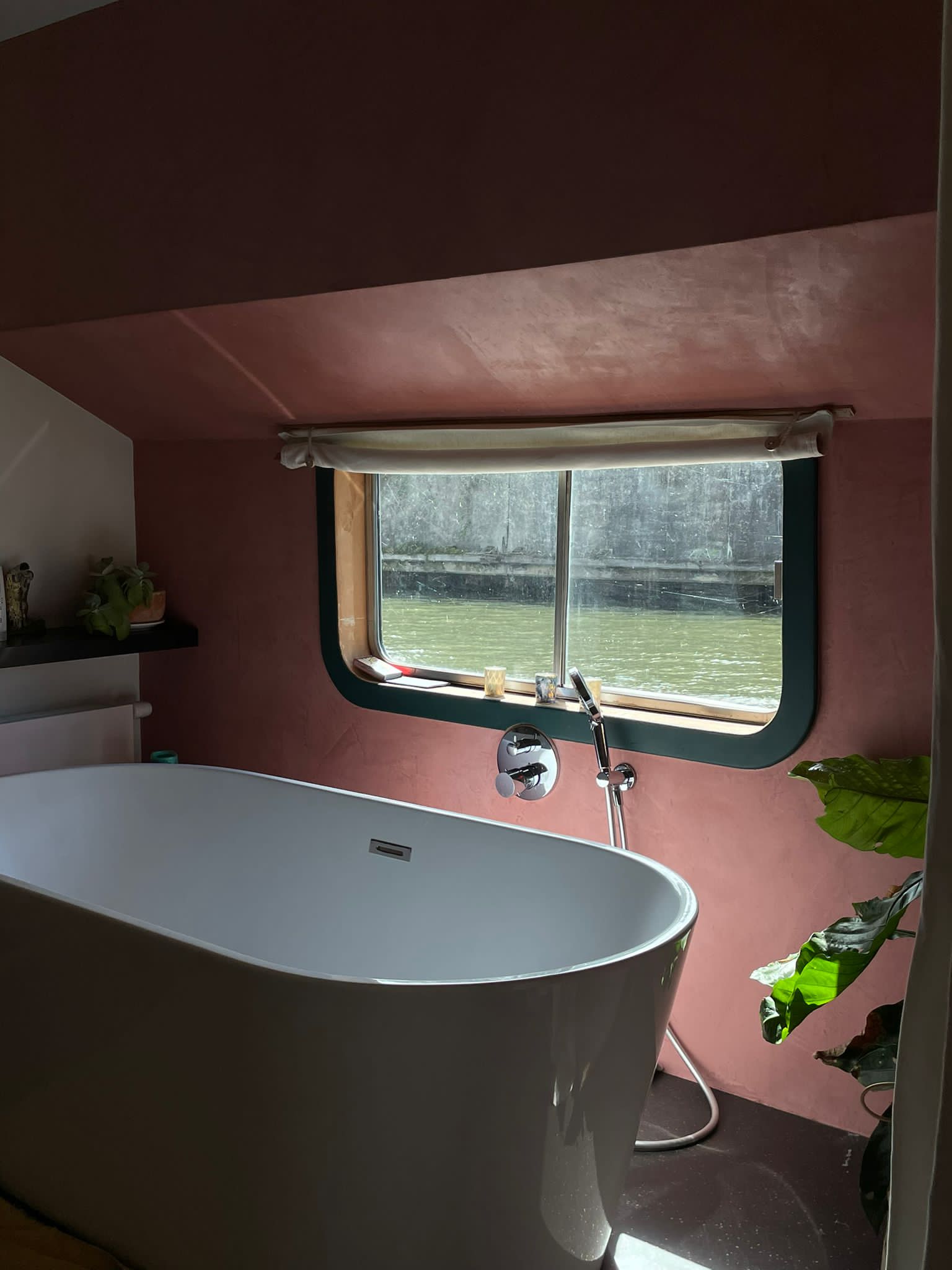 E9b9852d 334a 42c8 8616 caa9caf358ad